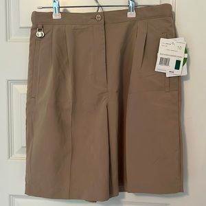 LizGolf by Liz Claiborne Women’s Size 10 Golf Shorts.